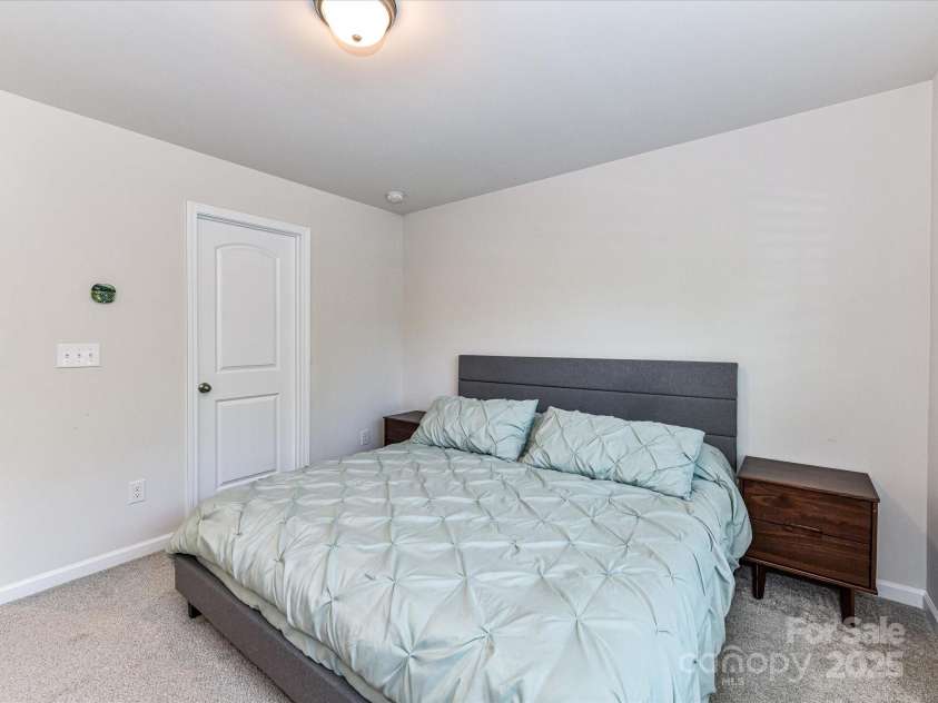 2313 Lazette Drive, Charlotte, NC 28216.  MLS# CAR4291354, YatesRealty ID 33693. Spacious Primary Bedroom on 3rd level with private bath & walk in closet!