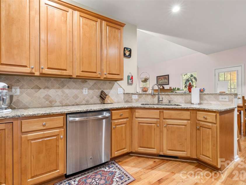 1116 Blueberry Lane, Charlotte, NC 28226.  MLS# CAR4392991, YatesRealty ID 33694. 