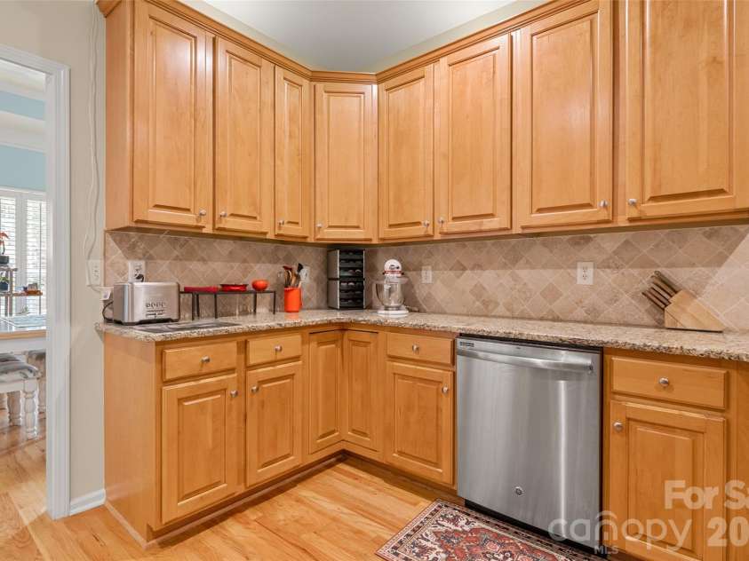 1116 Blueberry Lane, Charlotte, NC 28226.  MLS# CAR4392991, YatesRealty ID 33694. 
