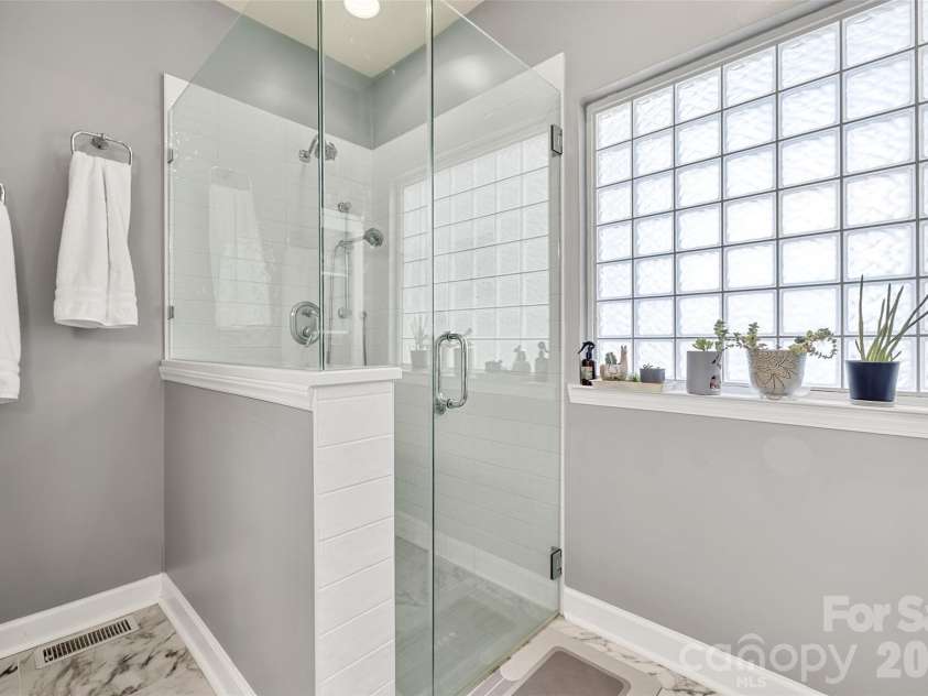1116 Blueberry Lane, Charlotte, NC 28226.  MLS# CAR4392991, YatesRealty ID 33694. 