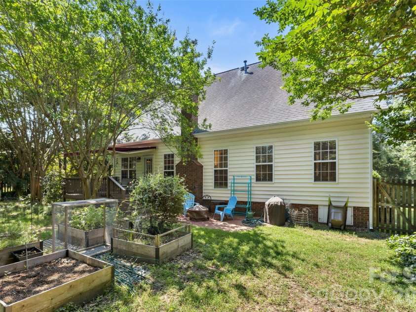 1116 Blueberry Lane, Charlotte, NC 28226.  MLS# CAR4392991, YatesRealty ID 33694. 