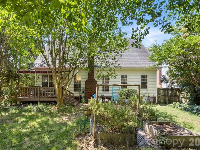 1116 Blueberry Lane, Charlotte, NC 28226.  MLS# CAR4392991, YatesRealty ID 33694. 
