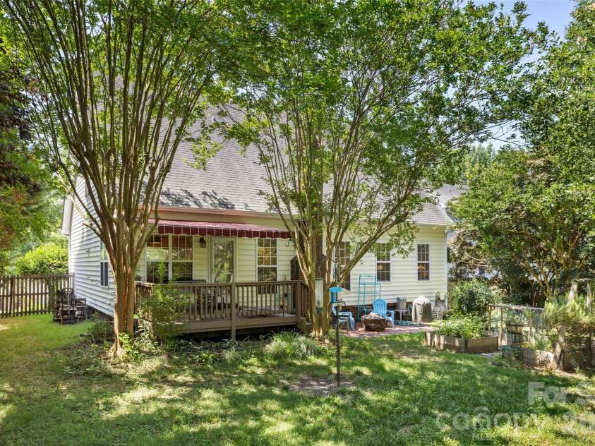 1116 Blueberry Lane, Charlotte, NC 28226.  MLS# CAR4392991, YatesRealty ID 33694. 