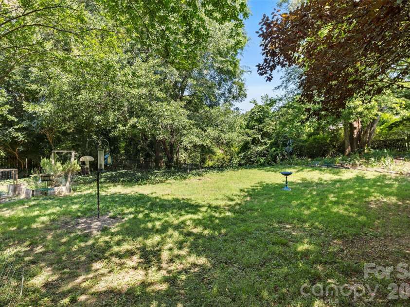1116 Blueberry Lane, Charlotte, NC 28226.  MLS# CAR4392991, YatesRealty ID 33694. 
