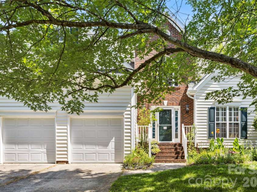 1116 Blueberry Lane, Charlotte, NC 28226.  MLS# CAR4392991, YatesRealty ID 33694. 