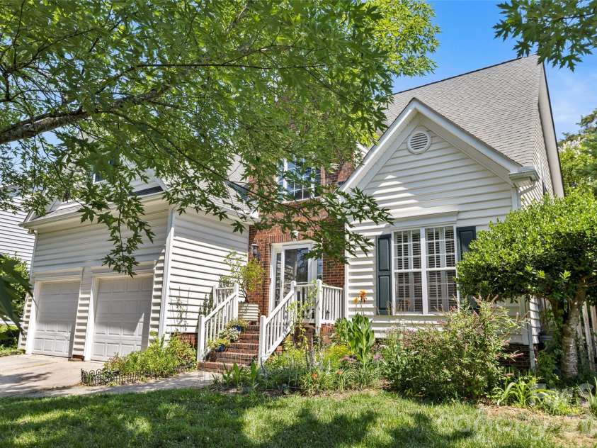 1116 Blueberry Lane, Charlotte, NC 28226.  MLS# CAR4392991, YatesRealty ID 33694. 