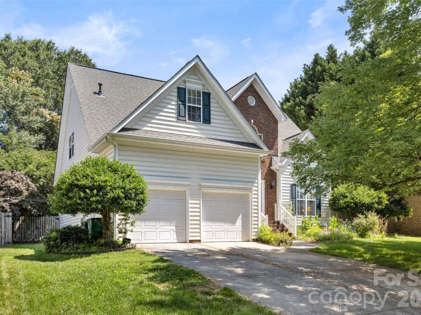 1116 Blueberry Lane, Charlotte, NC 28226.  MLS# CAR4392991, YatesRealty ID 33694. 