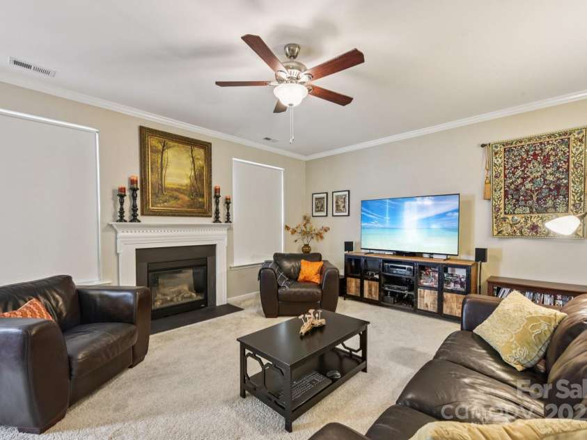 4216 Hubbard Road, Charlotte, NC 28269.  MLS# CAR4292386, YatesRealty ID 33695. Living Room