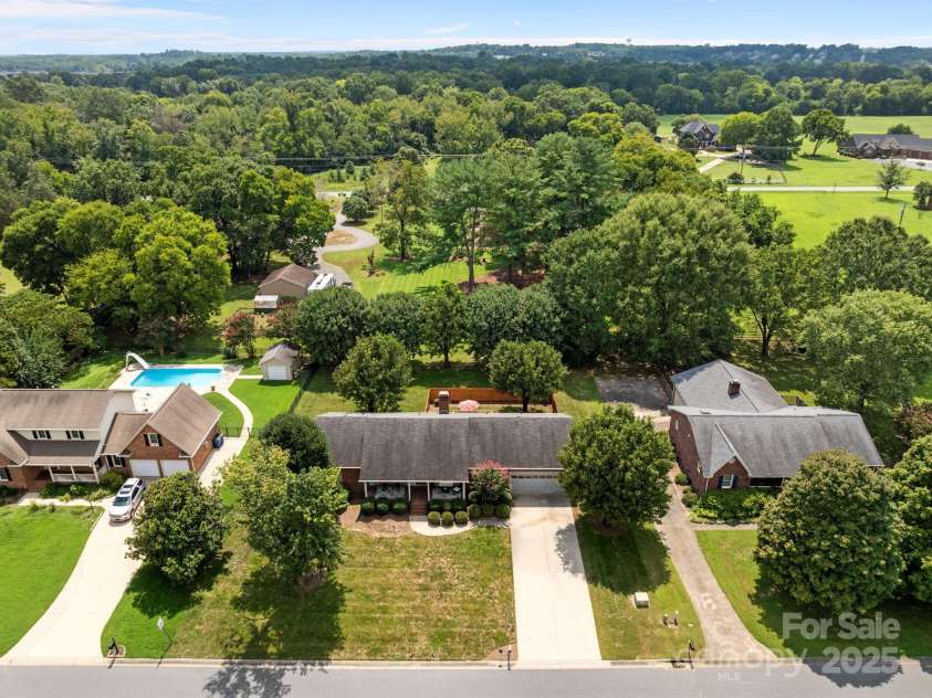 8613 Middleton Circle, Harrisburg, NC 28075.  MLS# CAR4290383, YatesRealty ID 33698. 