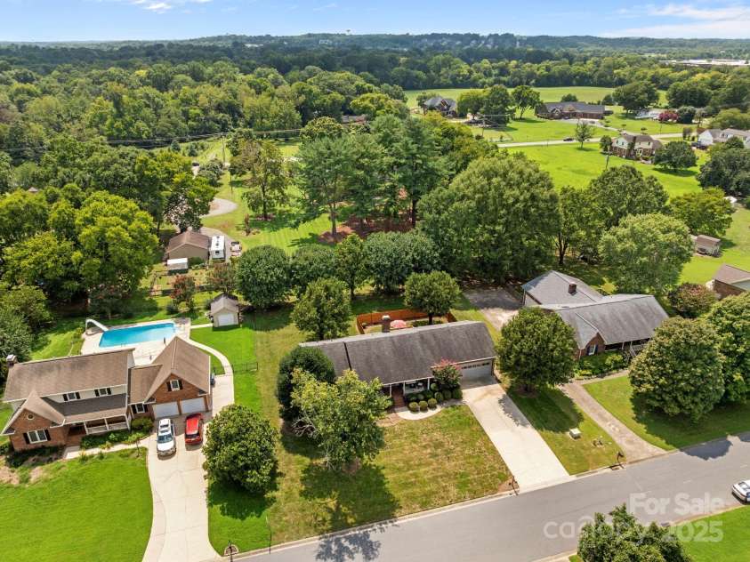 8613 Middleton Circle, Harrisburg, NC 28075.  MLS# CAR4290383, YatesRealty ID 33698. 