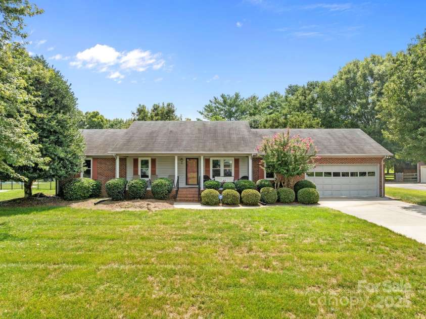 8613 Middleton Circle, Harrisburg, NC 28075.  MLS# CAR4290383, YatesRealty ID 33698. 