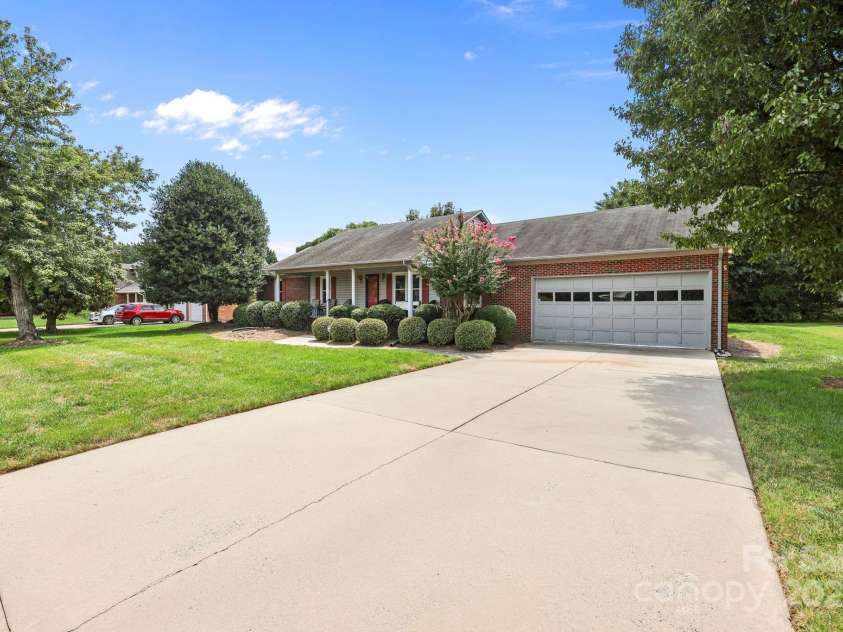 8613 Middleton Circle, Harrisburg, NC 28075.  MLS# CAR4290383, YatesRealty ID 33698. 