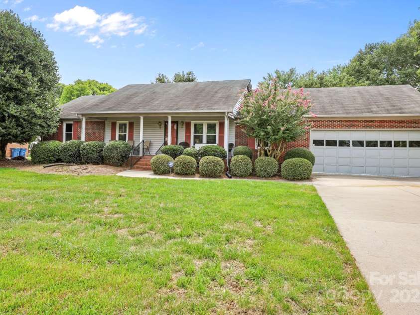 8613 Middleton Circle, Harrisburg, NC 28075.  MLS# CAR4290383, YatesRealty ID 33698. 