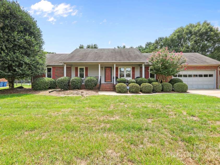 8613 Middleton Circle, Harrisburg, NC 28075.  MLS# CAR4290383, YatesRealty ID 33698. 