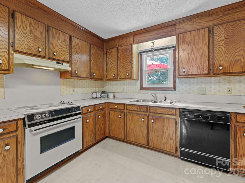 8613 Middleton Circle, Harrisburg, NC 28075.  MLS# CAR4290383, YatesRealty ID 33698. 