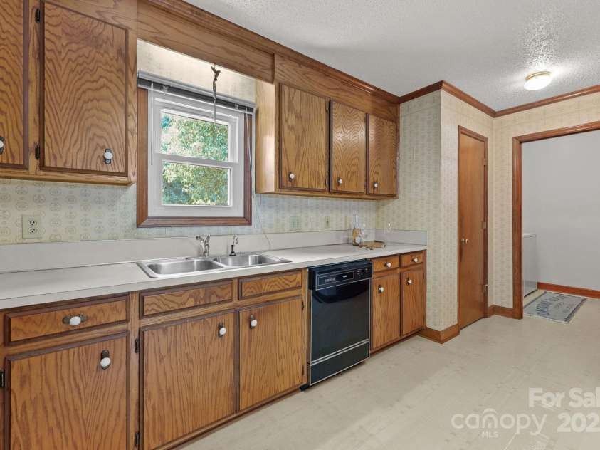 8613 Middleton Circle, Harrisburg, NC 28075.  MLS# CAR4290383, YatesRealty ID 33698. 