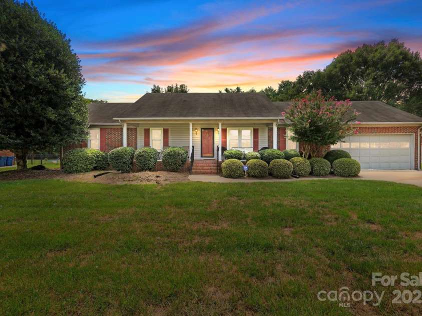 8613 Middleton Circle, Harrisburg, NC 28075.  MLS# CAR4290383, YatesRealty ID 33698. Welcome to 8613 Middleton Cir