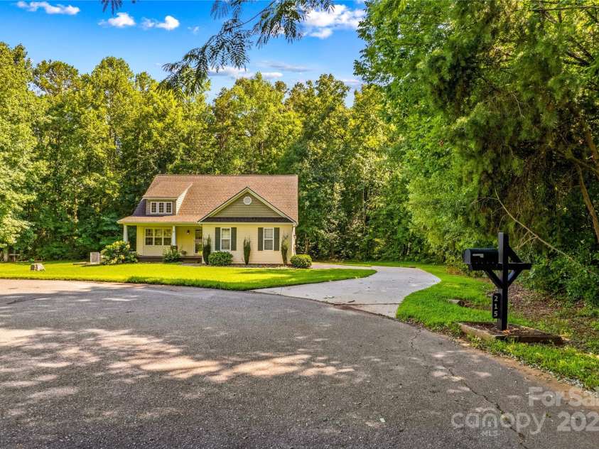 215 Meadow Lake Drive, Salisbury, NC 28146.  MLS# CAR4291335, YatesRealty ID 33699. Don't leave! Make an offer and move right in!