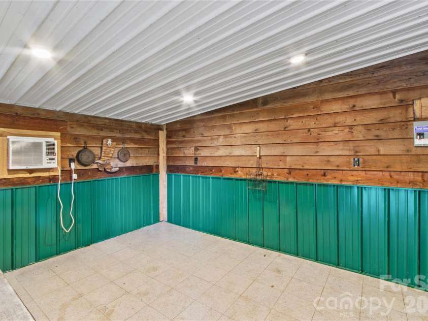 215 Meadow Lake Drive, Salisbury, NC 28146.  MLS# CAR4291335, YatesRealty ID 33699. Perfect additional HLA space.