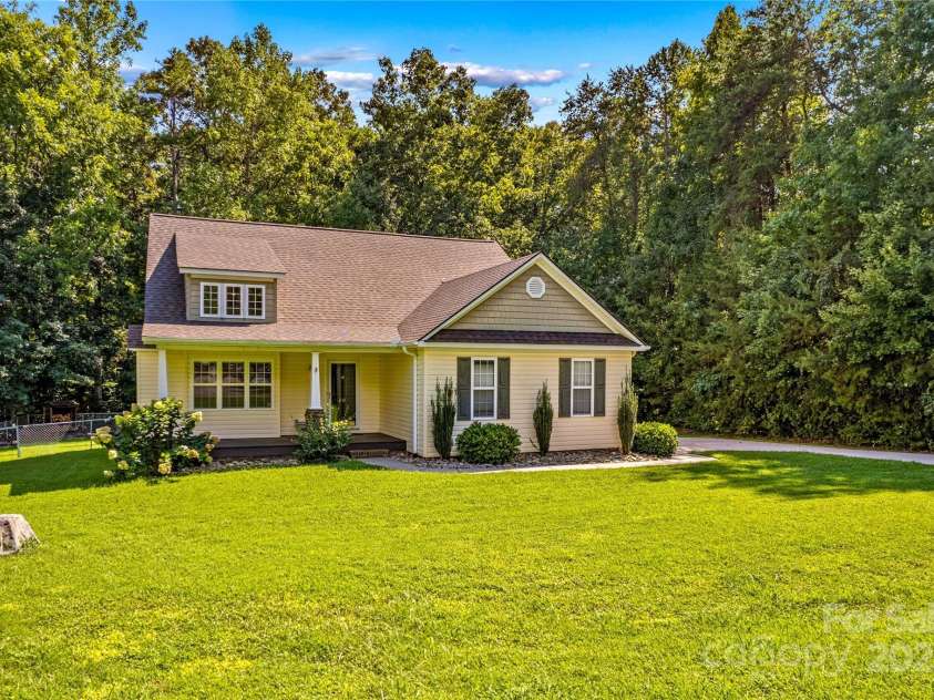 215 Meadow Lake Drive, Salisbury, NC 28146.  MLS# CAR4291335, YatesRealty ID 33699. Picture perfect home