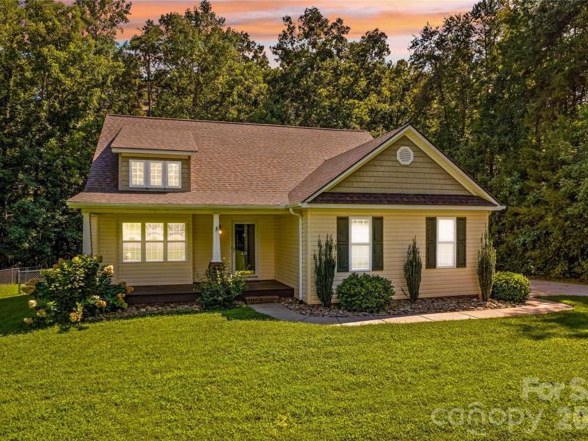 215 Meadow Lake Drive, Salisbury, NC 28146.  MLS# CAR4291335, YatesRealty ID 33699. Welcome to 215 Meadow Lake Dr
