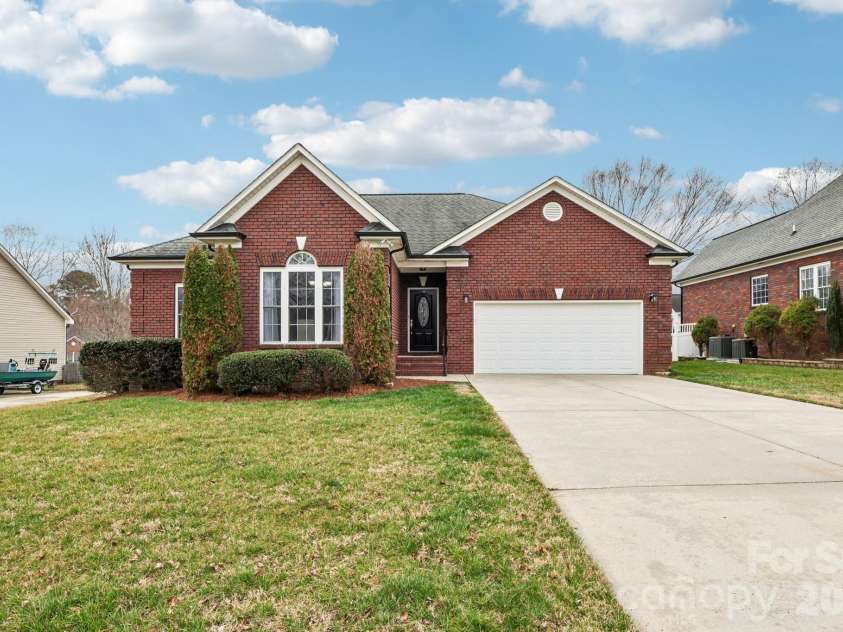 305 Wendover Drive, Locust, NC 28097.  MLS# CAR4397480, YatesRealty ID 33699. 