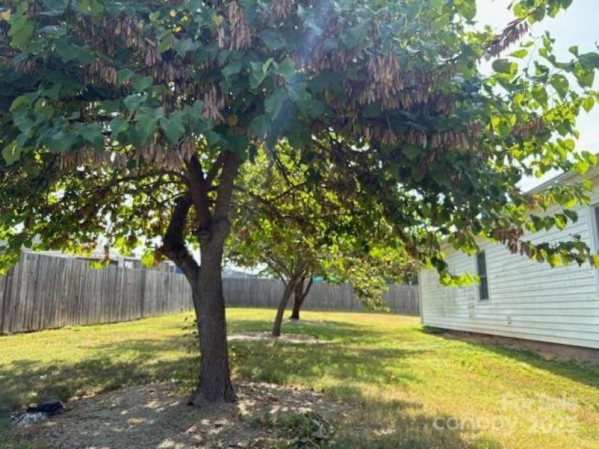 110 Davis Street, Dallas, NC 28034.  MLS# CAR4285935, YatesRealty ID 3370. 