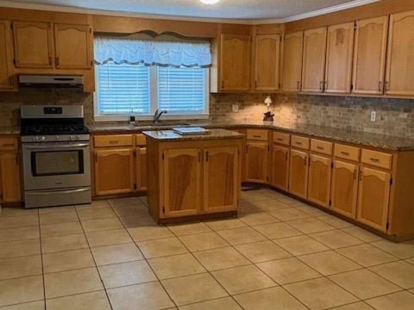 110 Davis Street, Dallas, NC 28034.  MLS# CAR4285935, YatesRealty ID 3370. 