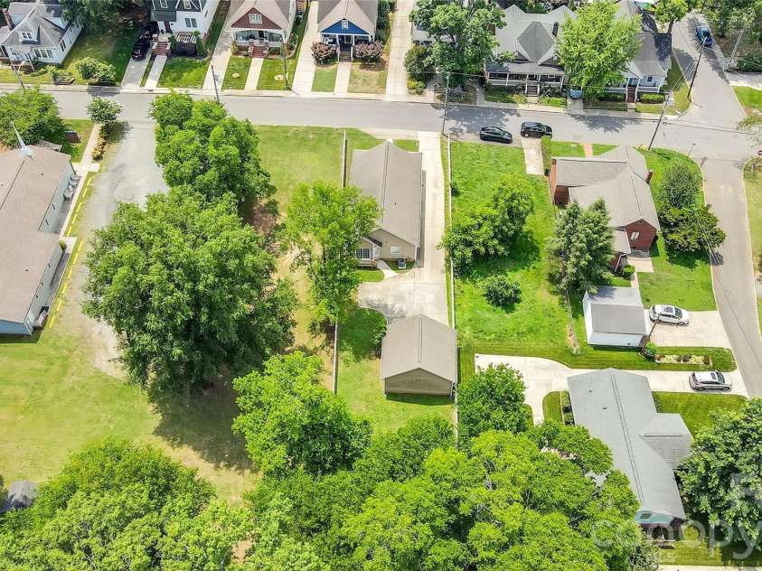309 Mill Road, Charlotte, NC 28216.  MLS# CAR4391163, YatesRealty ID 33700. 