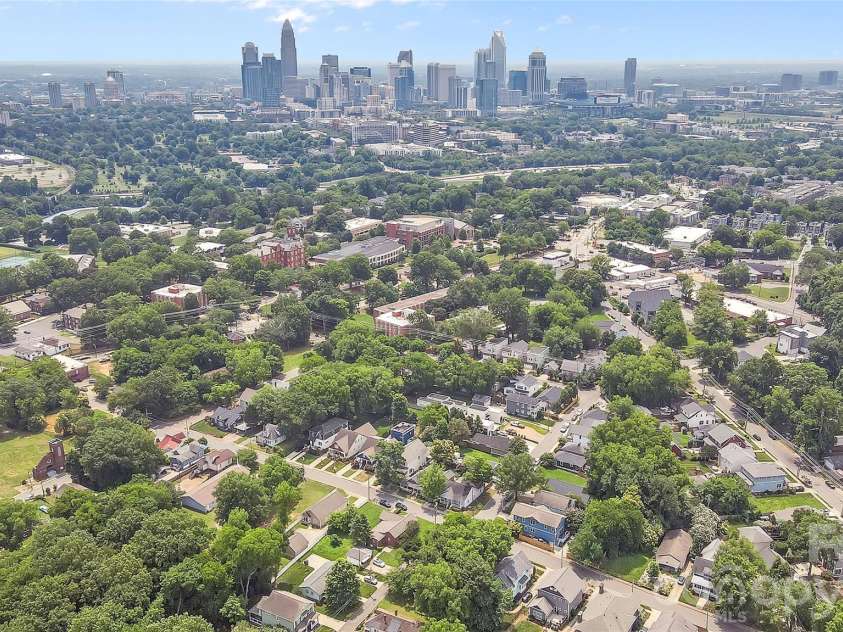 309 Mill Road, Charlotte, NC 28216.  MLS# CAR4391163, YatesRealty ID 33700. 