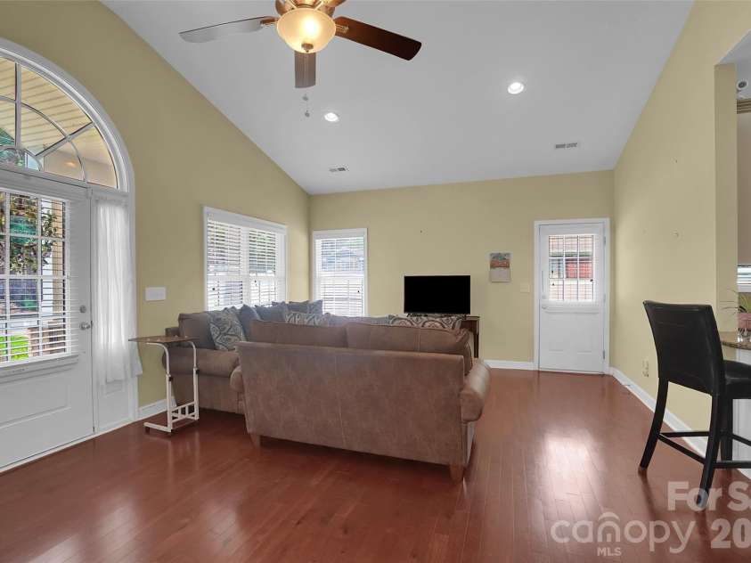 309 Mill Road, Charlotte, NC 28216.  MLS# CAR4391163, YatesRealty ID 33700. 