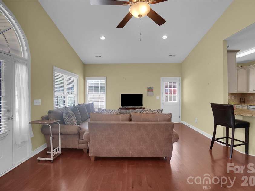 309 Mill Road, Charlotte, NC 28216.  MLS# CAR4391163, YatesRealty ID 33700. 