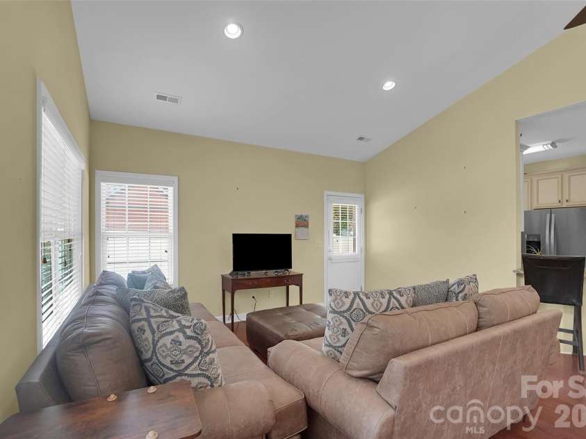 309 Mill Road, Charlotte, NC 28216.  MLS# CAR4391163, YatesRealty ID 33700. 