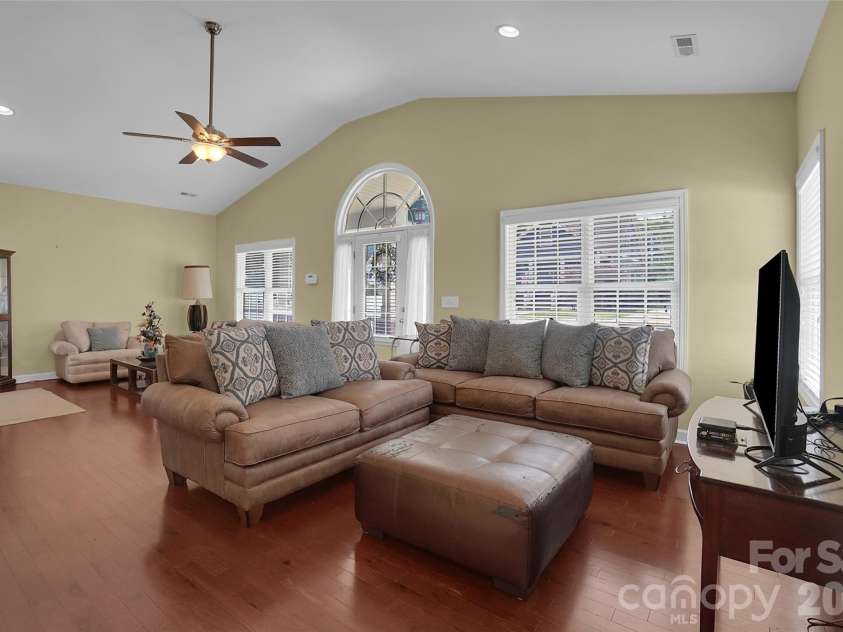 309 Mill Road, Charlotte, NC 28216.  MLS# CAR4391163, YatesRealty ID 33700. 