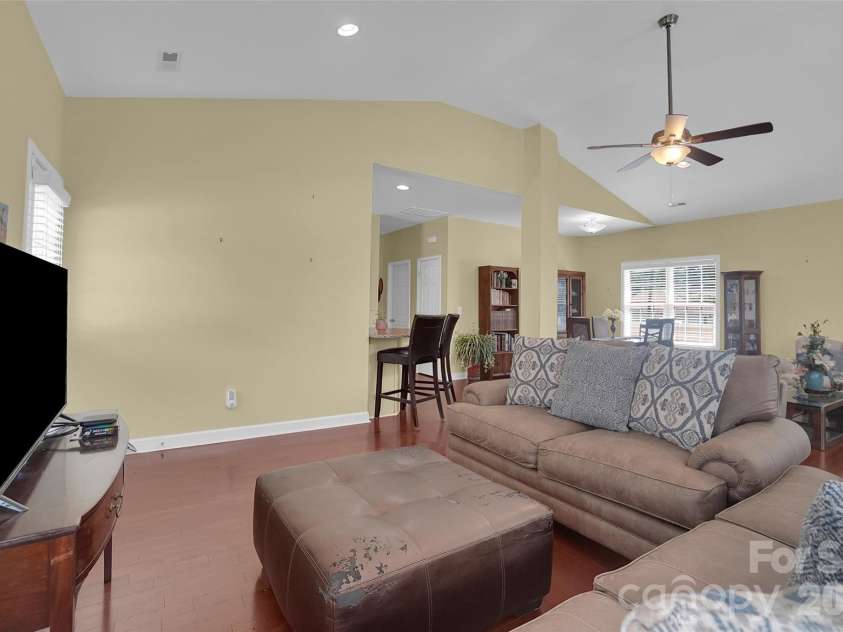 309 Mill Road, Charlotte, NC 28216.  MLS# CAR4391163, YatesRealty ID 33700. 