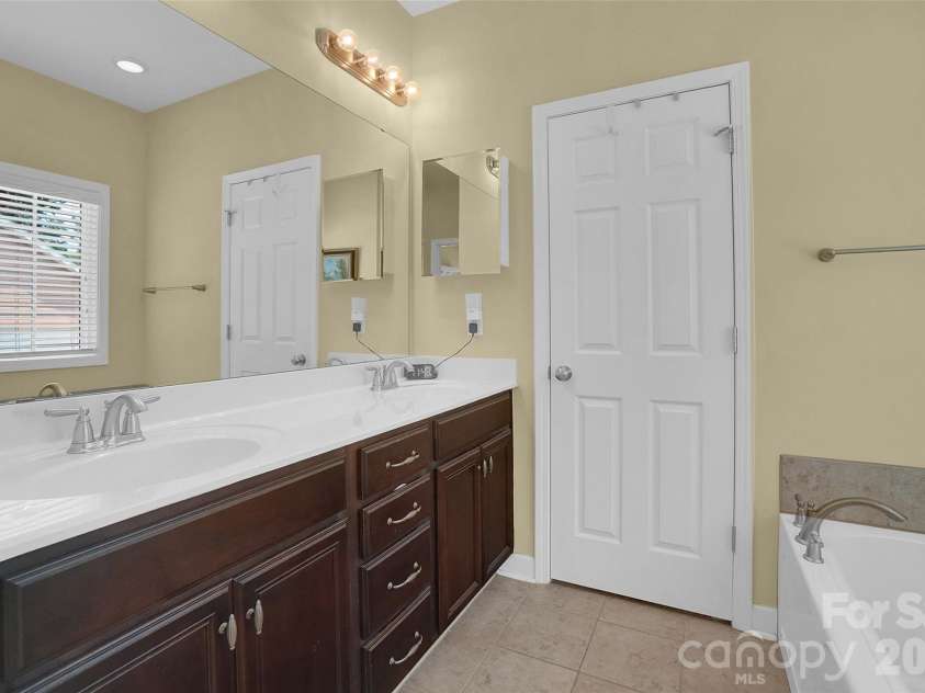 309 Mill Road, Charlotte, NC 28216.  MLS# CAR4391163, YatesRealty ID 33700. 