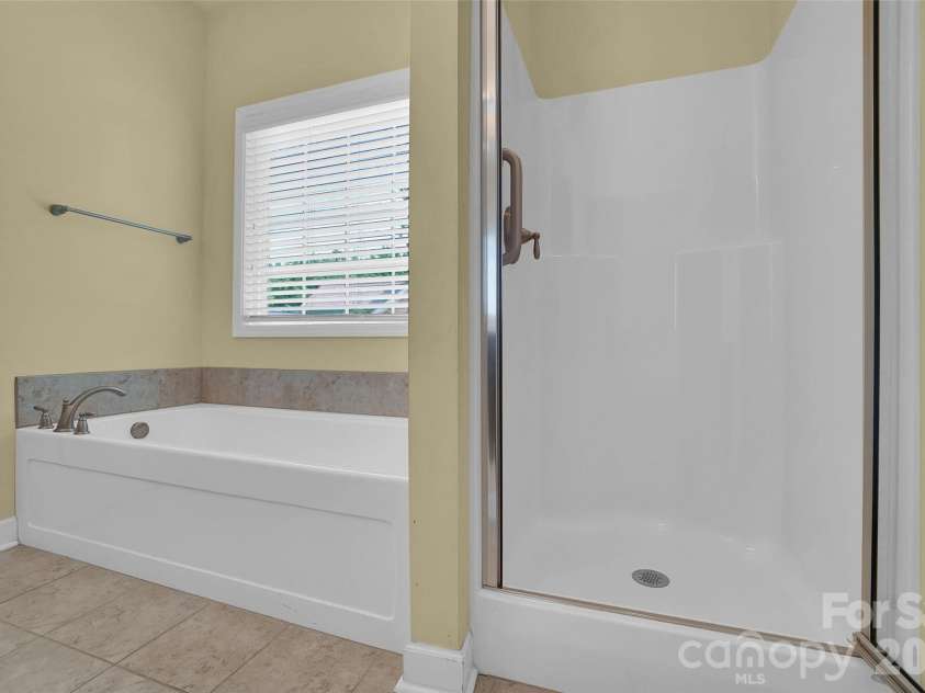 309 Mill Road, Charlotte, NC 28216.  MLS# CAR4391163, YatesRealty ID 33700. 