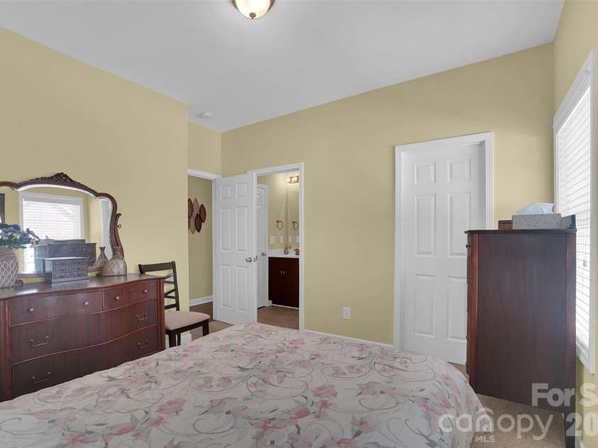 309 Mill Road, Charlotte, NC 28216.  MLS# CAR4391163, YatesRealty ID 33700. 