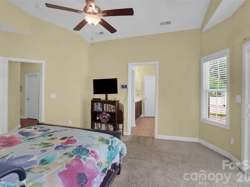 309 Mill Road, Charlotte, NC 28216.  MLS# CAR4391163, YatesRealty ID 33700. 