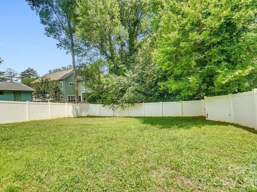 309 Mill Road, Charlotte, NC 28216.  MLS# CAR4391163, YatesRealty ID 33700. 