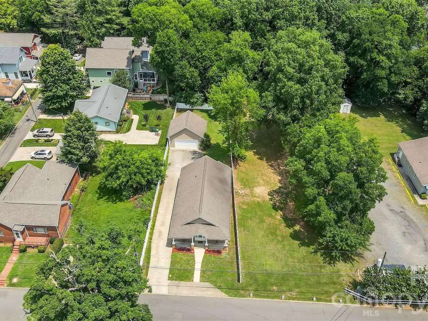 309 Mill Road, Charlotte, NC 28216.  MLS# CAR4391163, YatesRealty ID 33700. 