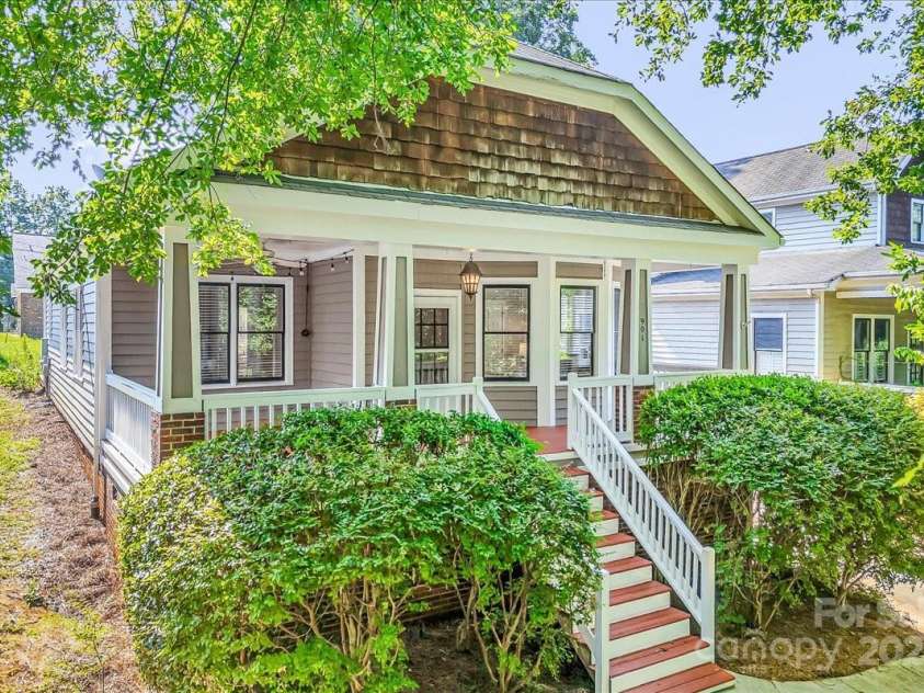 901 Woodruff Place, Charlotte, NC 28208.  MLS# CAR4293979, YatesRealty ID 33700. 