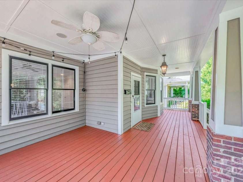 901 Woodruff Place, Charlotte, NC 28208.  MLS# CAR4293979, YatesRealty ID 33700. 