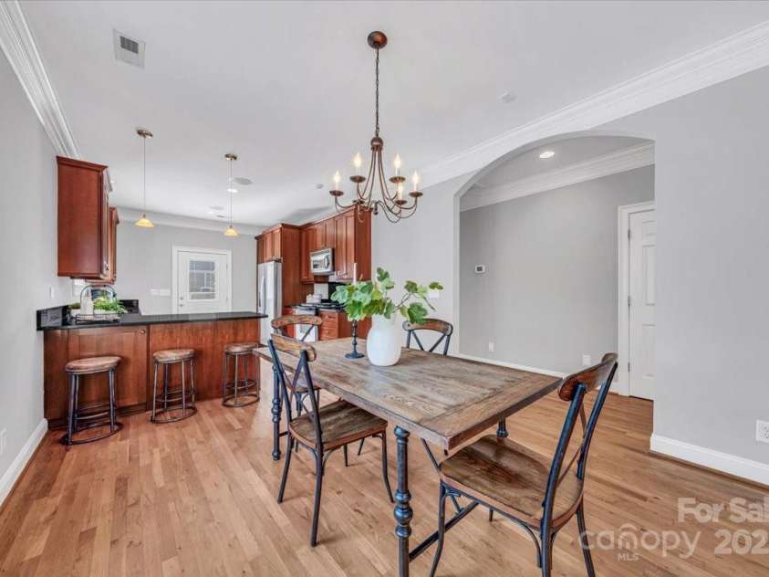 901 Woodruff Place, Charlotte, NC 28208.  MLS# CAR4293979, YatesRealty ID 33700. 