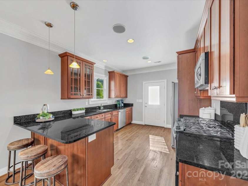 901 Woodruff Place, Charlotte, NC 28208.  MLS# CAR4293979, YatesRealty ID 33700. 