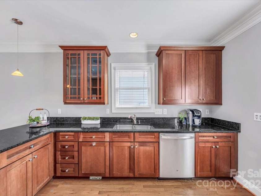 901 Woodruff Place, Charlotte, NC 28208.  MLS# CAR4293979, YatesRealty ID 33700. 