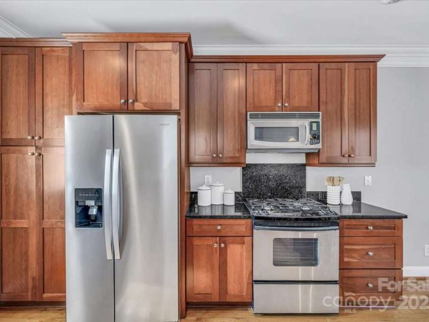 901 Woodruff Place, Charlotte, NC 28208.  MLS# CAR4293979, YatesRealty ID 33700. 