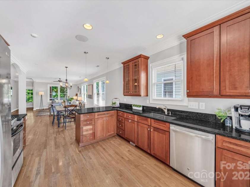 901 Woodruff Place, Charlotte, NC 28208.  MLS# CAR4293979, YatesRealty ID 33700. 