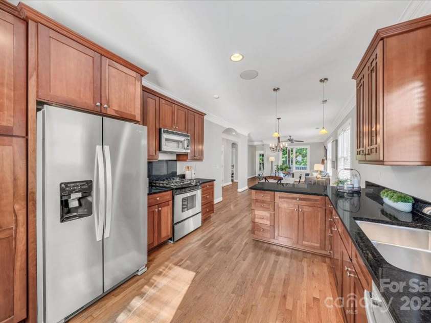 901 Woodruff Place, Charlotte, NC 28208.  MLS# CAR4293979, YatesRealty ID 33700. 