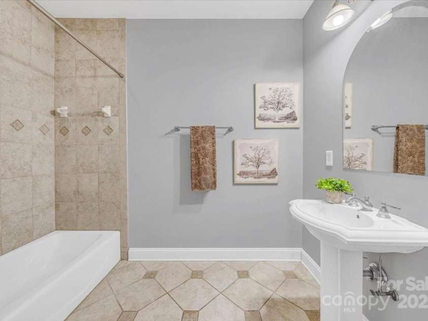 901 Woodruff Place, Charlotte, NC 28208.  MLS# CAR4293979, YatesRealty ID 33700. 